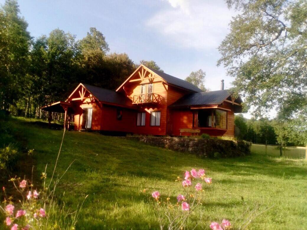 Cabanas Los Canelos Hermosa Granja En Pucon Exterior photo